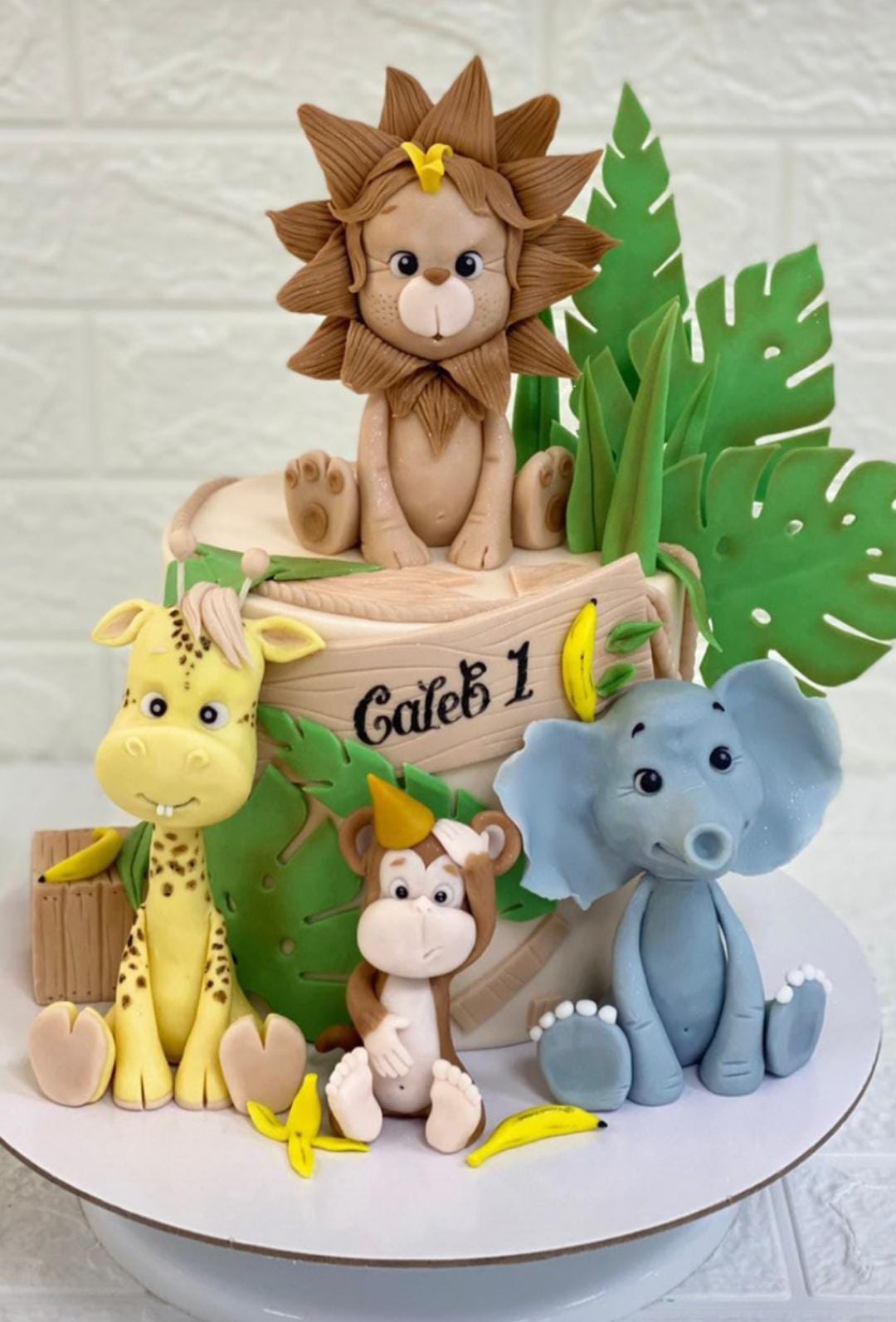 Safari theme cake in 3D characters